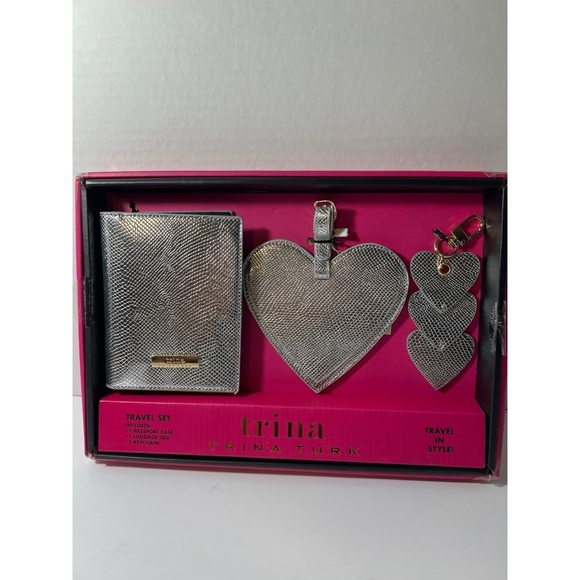 Trina Turk Silver Travel Accessory Set new with box - Picture 1 of 2